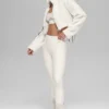 Chaqueta corta de sherpa con corte lateral - Marfil