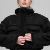 Chaqueta corta «Snowfall» de imitación de piel de oveja - Negro