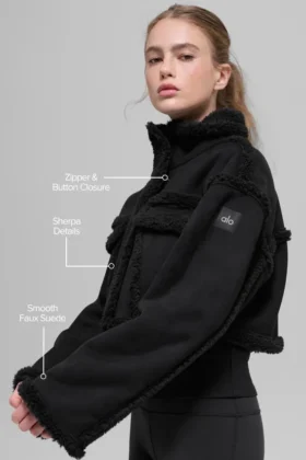 Chaqueta corta «Snowfall» de imitación de piel de oveja – Negro