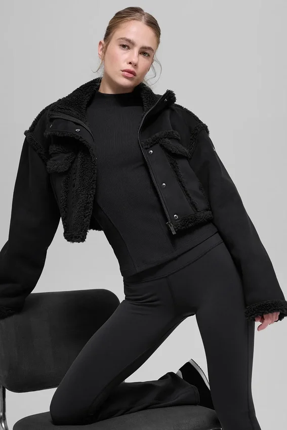 Chaqueta corta «Snowfall» de imitación de piel de oveja - Negro
