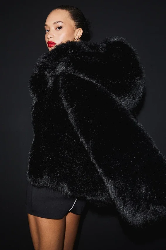 Chaqueta llamativa de peluche lujoso - Negro