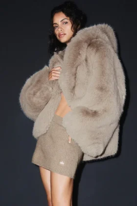 Chaqueta llamativa de piel sintética opulenta - Oat