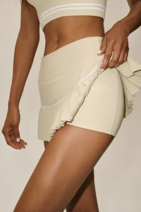 Falda de tenis High-Waist de algodón y cachemira «My Serve» – Beige arena/Blanco