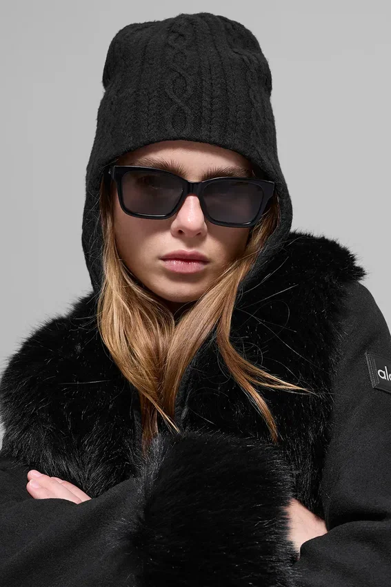 Gorro de invierno con orejeras y tejido trenzado «Winter Bliss» - Negro