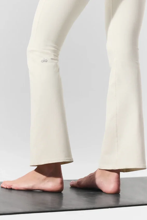 High-Waist Airbrush 7/8 Bootcut Leggings — Marfil