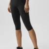 High-Waist Airbrush capri de 16" con efecto Airbrush - Negro