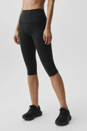 High-Waist Airbrush capri de 16" con efecto Airbrush - Negro