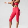 High-Waist Airlift Super Sleek Contrast Capri - Candy Red/White
