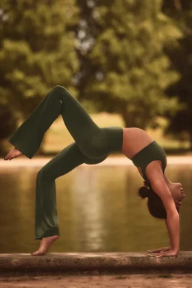 High-Waist Leggings de corte acampanado Alo Softsculpt – Verde oliva
