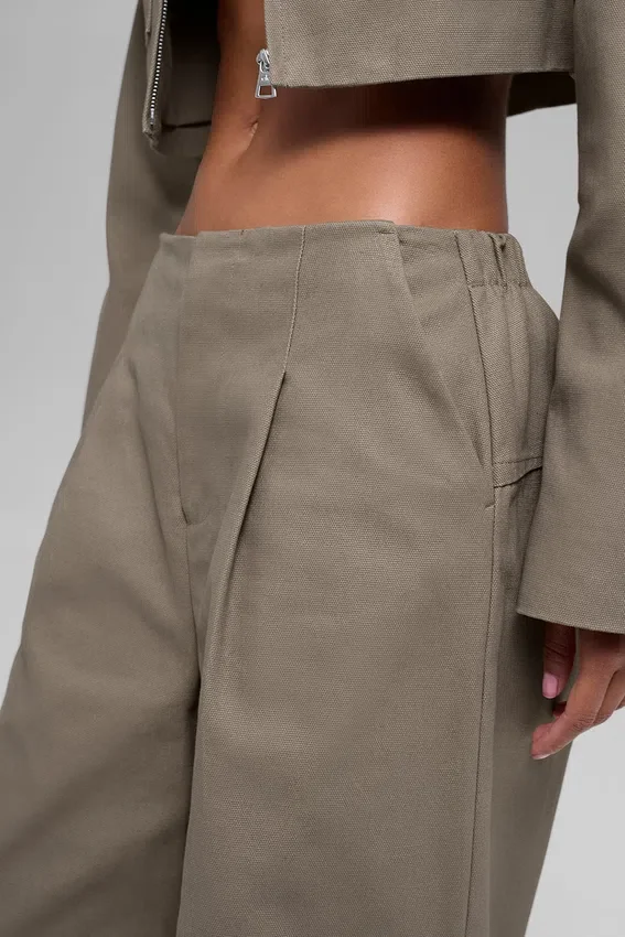 High-Waist Main Character Wide Leg Trouser — Color cacao claro