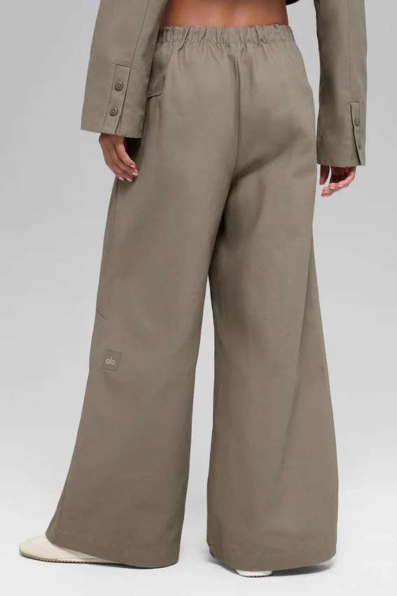 High-Waist Main Character Wide Leg Trouser — Color cacao claro
