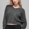 Jerséu corto de lana y cachemira con cuello en V de la colección New Class - Gris platino