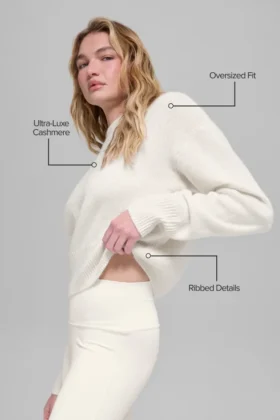 Jerséu corto de lana y cachemira con cuello redondo de la colección New Class – Marfil