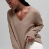 Jerséu oversize con cuello en V de lana y cachemira New Class - Chai Latte