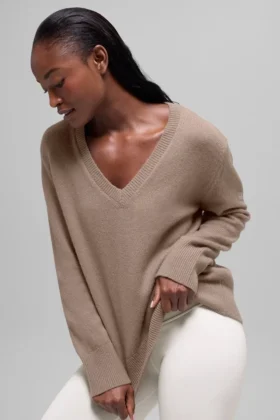 Jerséu oversize con cuello en V de lana y cachemira New Class - Chai Latte