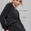 Jerséu oversize de lana y cachemira «New Class» con cuello en V - Negro