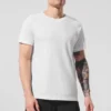La camiseta de cuello redondo Triumph | Camisetas de tirantes y camisetas de yoga para hombre