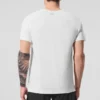 La camiseta de cuello redondo Triumph | Camisetas de tirantes y camisetas de yoga para hombre