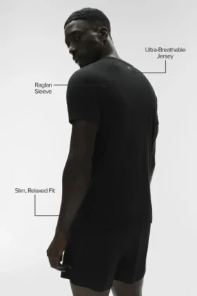 La camiseta de cuello redondo Triumph | Camisetas de tirantes y camisetas de yoga para hombre