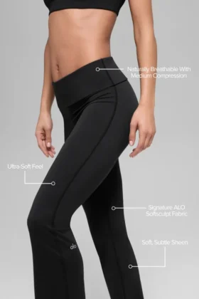 Leggings acampanados con cintura doblable Alo Softsculpt – Negro