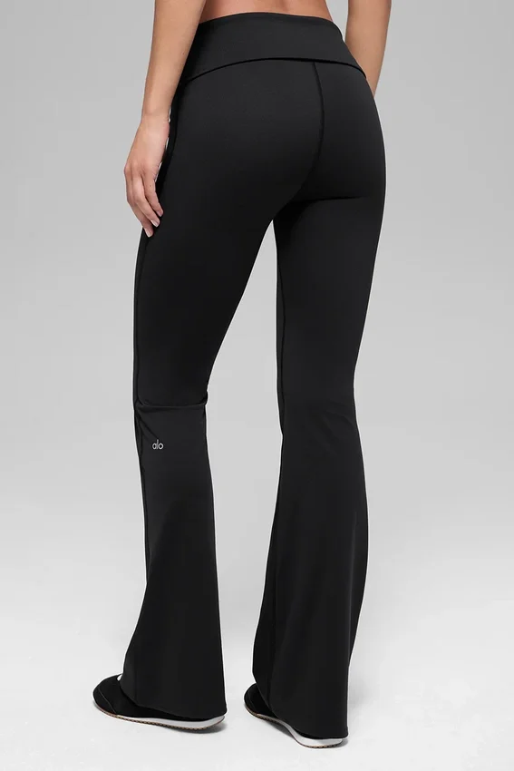 Leggings acampanados con cintura doblable Alo Softsculpt – Negro