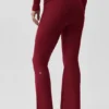 Leggings acampanados con dobladillo de 7/8 Alo Softsculpt - Rojo Romance de Verano