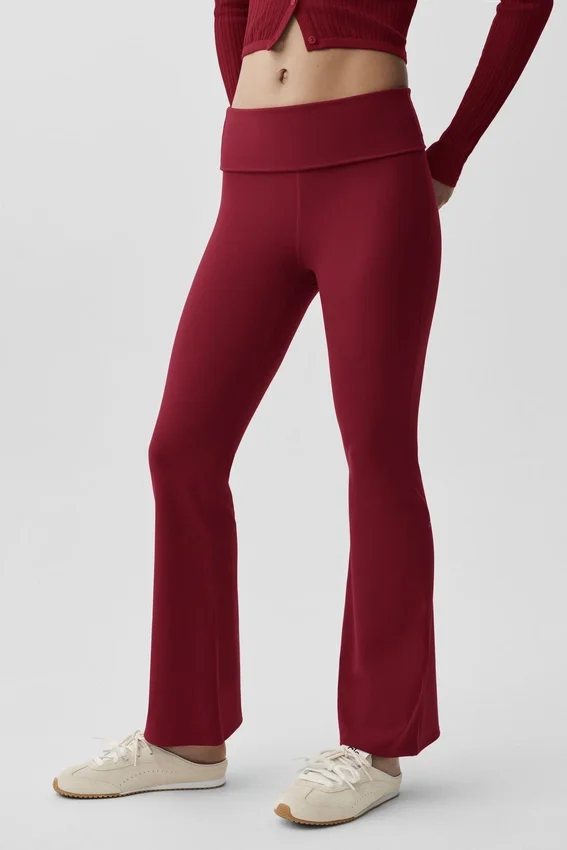 Leggings acampanados con dobladillo de 7/8 Alo Softsculpt - Rojo Romance de Verano