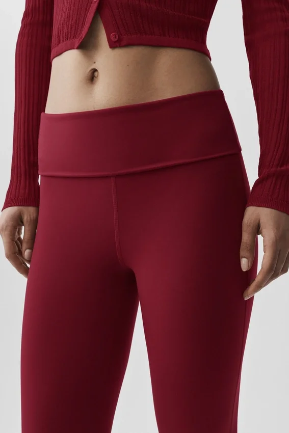 Leggings acampanados con dobladillo de 7/8 Alo Softsculpt - Rojo Romance de Verano