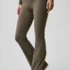 Leggings acampanados con doble vuelta Alo Softsculpt – Olive Tree