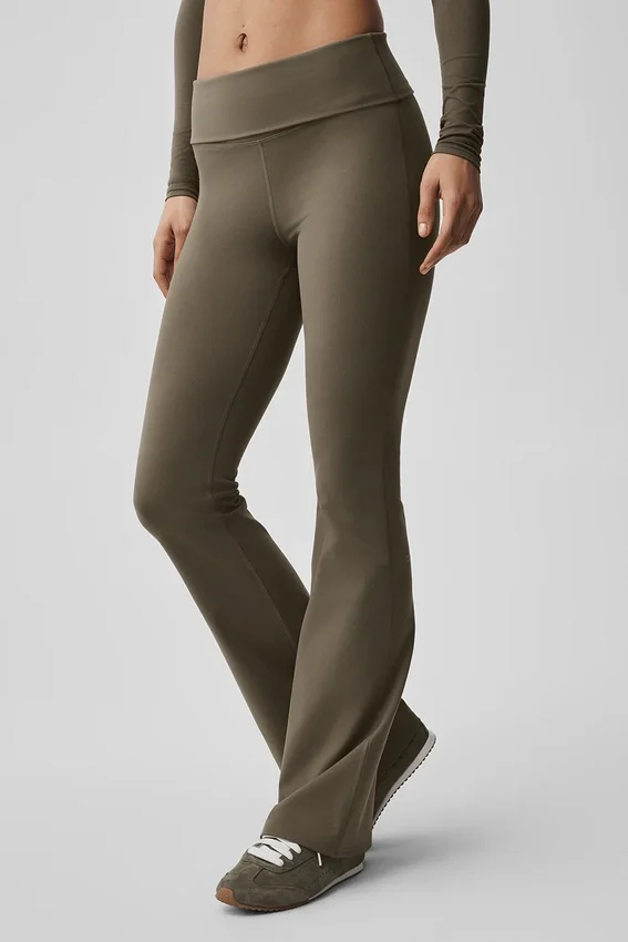 Leggings acampanados con doble vuelta Alo Softsculpt – Olive Tree