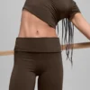 Leggings acampanados con doblez de 7/8 de Alo Softsculpt - Espresso