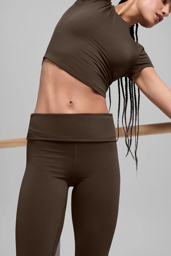 Leggings acampanados con doblez de 7/8 de Alo Softsculpt - Espresso