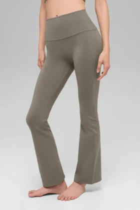 Leggings High-Waist Airbrush con corte acampanado 7/8 – Cacao claro
