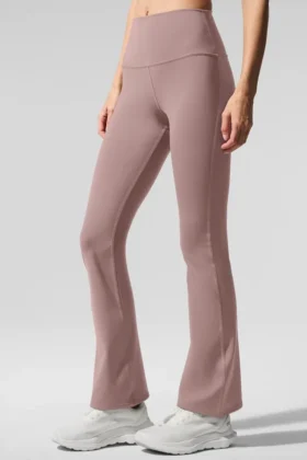 Leggings High-Waist Airbrush, corte 7/8 y pierna acampanada – Gris topo