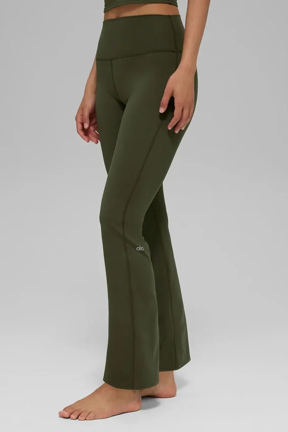 Leggings High-Waist y corte acampanado 7/8 Alo Softsculpt — Verde oliva