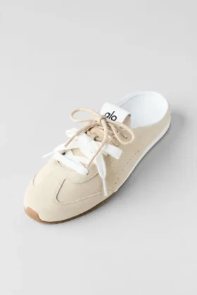Mules de zapatillas Alo Sunset – Sandstone