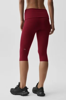 Pantalón capri de talle bajo con dobladillo Alo Softsculpt — Rojo Summer Romance