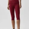 Pantalón capri de talle bajo con dobladillo Alo Softsculpt — Rojo Summer Romance