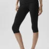 Pantalón capri de talle bajo con doble pliegue Alo Softsculpt - Negro
