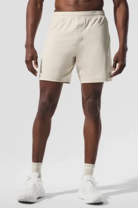 Pantalón corto Conquer React Performance de 7″ – Color hueso