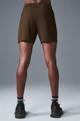 Pantalón corto Conquer React Performance de 7″ – Espresso