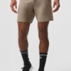 Pantalón corto Conquer React Performance de 7" - Gravel