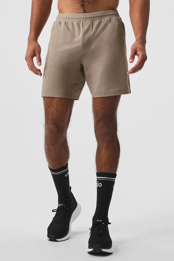 Pantalón corto Conquer React Performance de 7" - Gravel