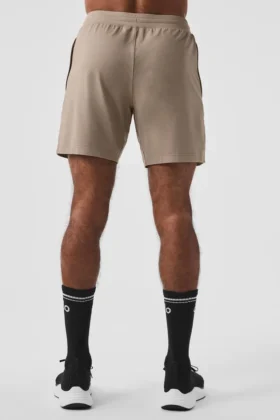 Pantalón corto Conquer React Performance de 7″ – Gravel