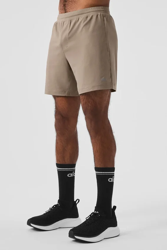 Pantalón corto Conquer React Performance de 7" - Gravel