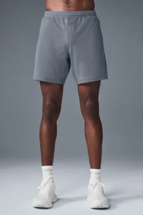 Pantalón corto Conquer React Performance de 7" - Gris acero