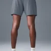 Pantalón corto Conquer React Performance de 7" - Gris acero