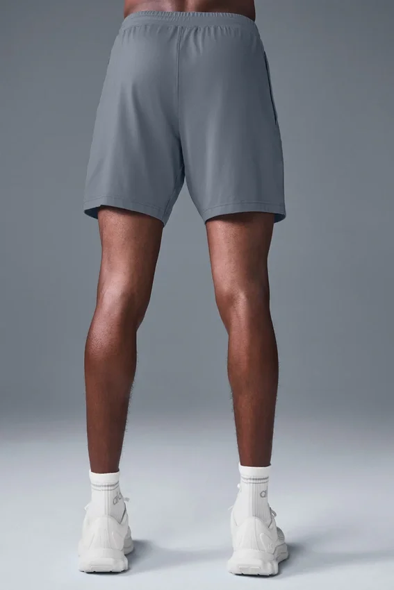 Pantalón corto Conquer React Performance de 7" - Gris acero