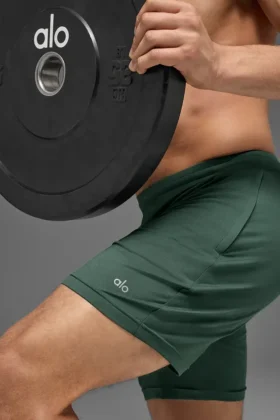 Pantalón corto Conquer React Performance de 7″ – Verde trébol