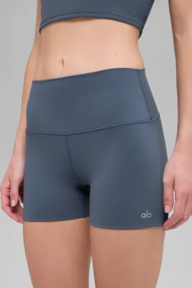 Pantalón corto de compresión de 3″ Alo Softsculpt High-Waist — Bluestone